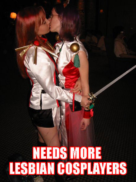 Файл:Lesbian cosplayer.jpg